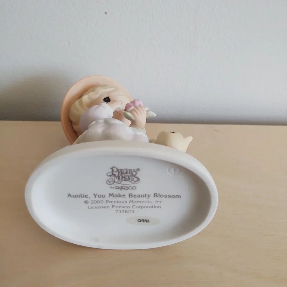 Precious Moments Auntie - Picture 2 of 2